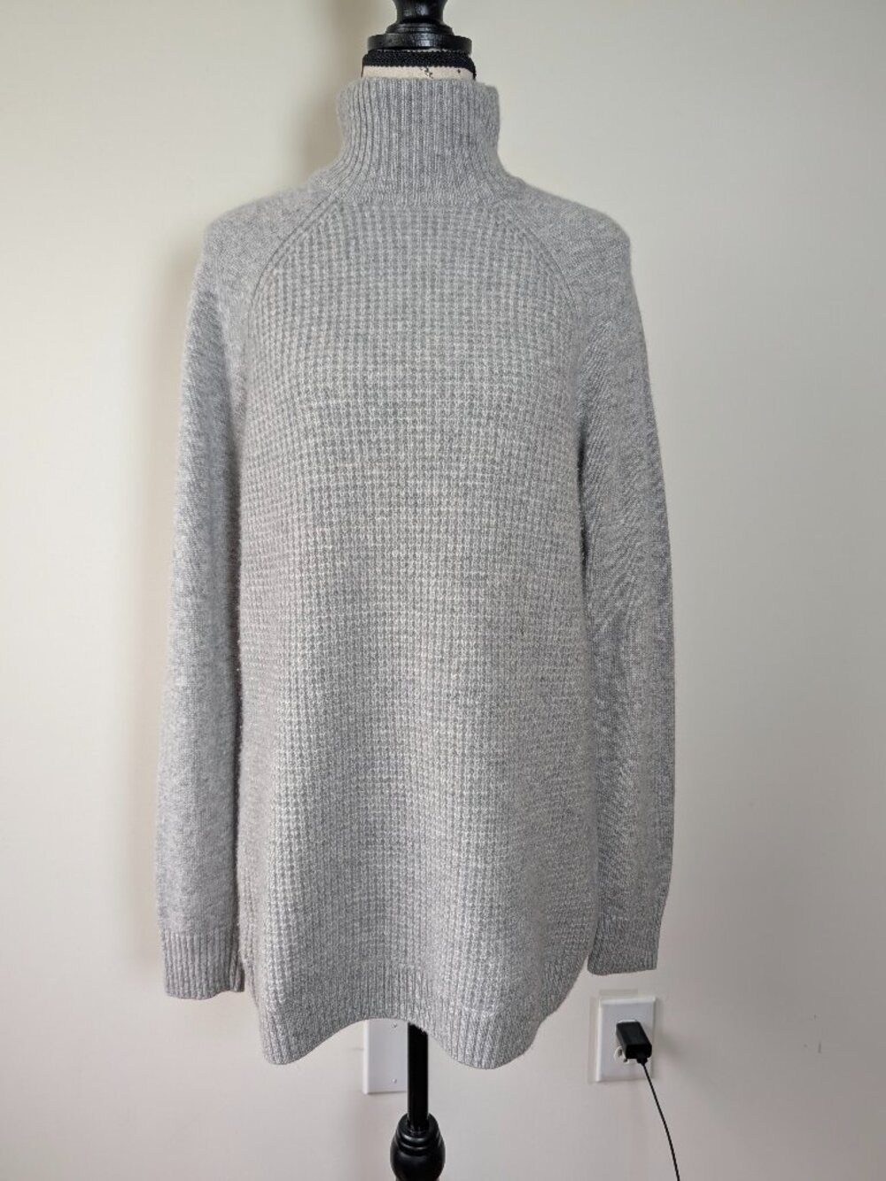 Soft by Naadam 100% Cashmere Sweater Light Gray L Turtleneck